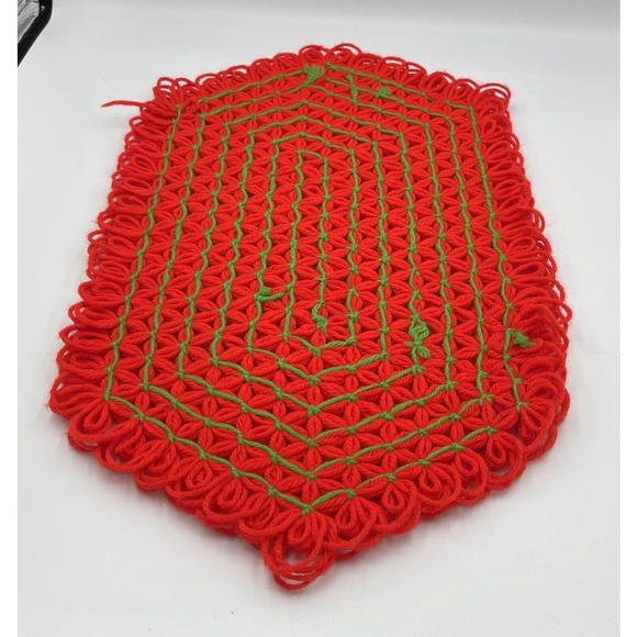 Hand Made Vintage Placemats Set Of 3 Red With Greeen Accents - Picture 4 of 4